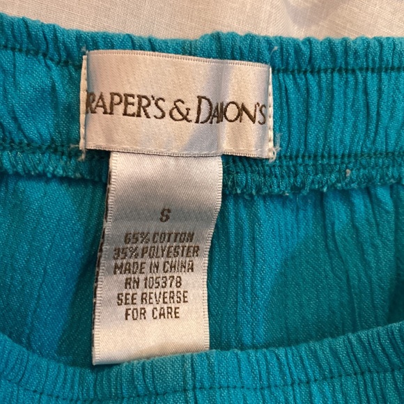 Draper’s & Damon’s stretchy capris with side pockets - Picture 4 of 7